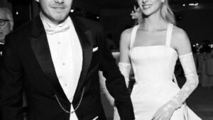 Aos 27 anos, filho de casal famoso rompe com a família e se isola com a esposa em mansões de luxo