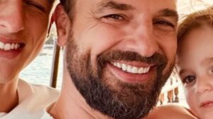 Aos 48 anos, Cássio Reis encanta ao mostrar foto com os dois filhos: ‘Família linda’
