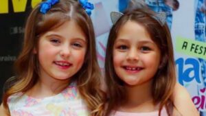 Como cresceram! Crianças da foto hoje têm 15 anos; uma é neta de famoso e a outra é atriz