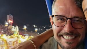 Diogo Nogueira chama atenção ao celebrar os 20 anos do filho: ‘A cara do pai’