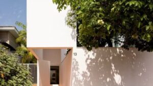 Discreta! Apresentadora Giuliana Morrone vive em mansão sustentável de 500 m² em Brasília