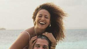 Sheron Menezzes chama atenção ao postar foto inédita com o marido: ‘Perfeitos’