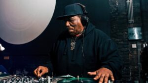 Afrika Bambaataa: O Rei Fundador do Hip-Hop nos Deixa aos 68 Anos