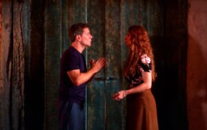 Coração Acelerado: Alaorzinho tem epifania e corre atrás de Janete pedindo perdão