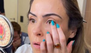 Ana Paula Renault tira lentes e choca