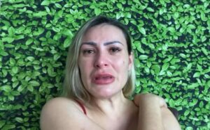 Andressa Urach se arrepende de cirurgia na língua e avisa: não façam!