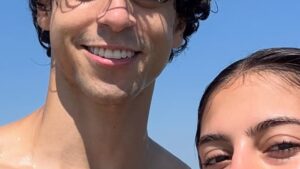 Aos 22 anos, filho de Carla Perez e Xanddy chama atenção em fotos com a namorada: ‘Casal grandão’