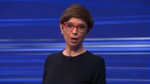 Aos 23 anos, filha de Renata Lo Prete se formou no exterior e segue carreira longe dos holofotes