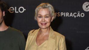 Aos 26 anos, filho de Julia Lemmertz e Alexandre Borges rouba a cena em rara aparição com a mãe