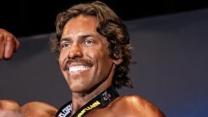 Aos 28 anos, filho caçula de Arnold Schwarzenegger brilha em concurso de fisiculturismo; fotos