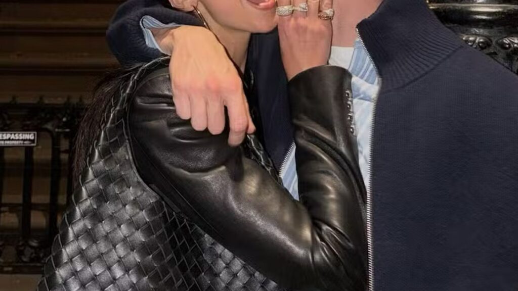 Aos 30, cantora figura entre as jovens mais ricas do país, tem fortuna de quase R$ 800 milhões e está noiva de ator britânico