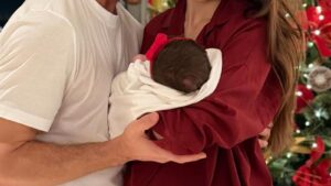 Aos 39 anos, ator afastado das novelas vive relação de anos com atriz famosa e o casal tem uma filha