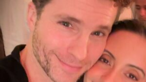 Aos 44 anos, Thiago Fragoso encanta com novas fotos ao lado da esposa atriz: ‘Belo casal’