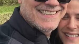 Aos 50 anos, ator de ‘A Nobreza do Amor’ exibe fotos raras com a esposa em data especial