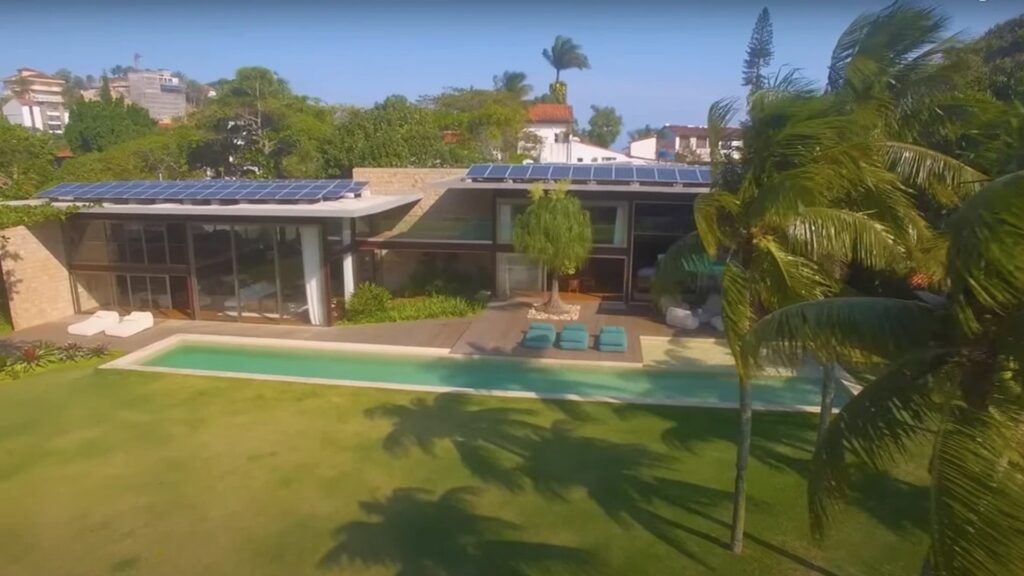 Aos 55 anos, apresentador dá descontão na venda de mansão de R$ 250 milhões e motivo surpreende