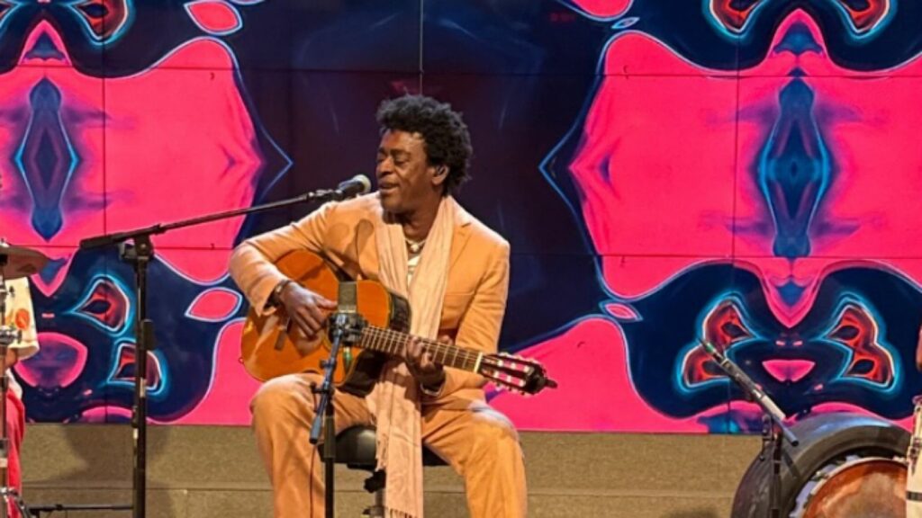 Aos 55, ícone da música constrói trajetória de sucesso após viver durante sete anos nas ruas