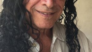 Aos 75 anos, cantor de sucesso vive com diagnóstico sem cura e longe dos palcos