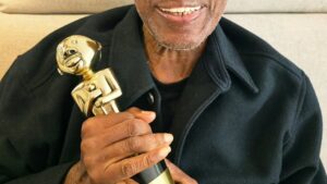 Aos 83 anos, cantor de sucesso vive com diagnóstico sem cura e longe dos palcos