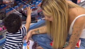 Apoline é DESTRUÍDA na web após negar boneca ao filho e causa treta monstra