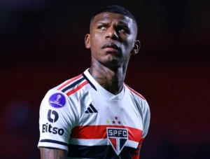 Robert Arboleda Desaparece do São Paulo e Reaparece em Festa no Equador