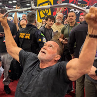Arnold Schwarzenegger, aos 78 anos, malha pesado para sequência de Conan!