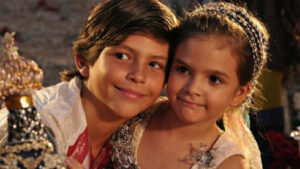 Avenida Brasil: Rita e Batata fazem casamento improvisado que emociona a todos no lixão