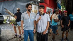 Filho de Wagner Moura posta clique raro nas redes e surpreende fãs