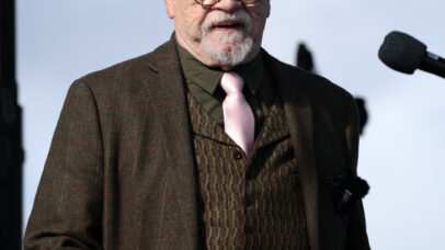 Brian Cox revela segredo de casamento de 24 anos: ‘Moramos em casas separadas’