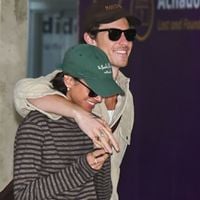 Bruna Marquezine Arrasa no Desembarque ao Lado de Shawn Mendes com Blusa Grifada de Luxo