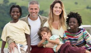 Bruno Gagliasso comenta possível retorno às novelas e fala dos filhos