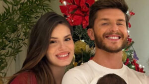 Camila Queiroz Mostra pela Primeira Vez Filha com Klebber Toledo