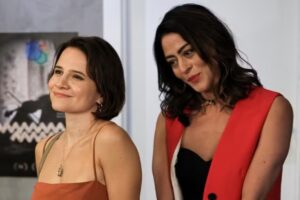 Carol Castro e Bianca Comparato serão irmãs em novela vertical