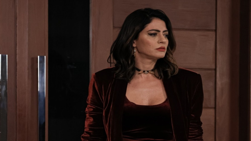 Carol Castro estreia como vilã em ‘Quem é o Pai do Meu Bebê?’ e não suporta a irmã!