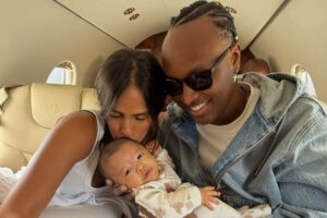 Carol Peixinho Choca Thiaguinho dentro do Berço