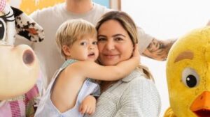 Carol Sampaio impressiona com surpresa do 2º aniversário do filho Antonio com tema fazendinha