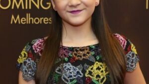 Com 21 anos, atriz mirim de Avenida Brasil consolida carreira enquanto vive luto
