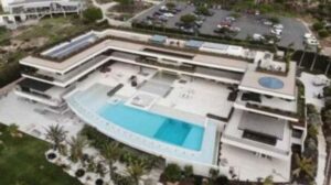 Cristiano Ronaldo aos 41 Anos: Mansão de R$ 215 Milhões com Praia Privativa!