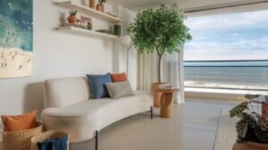 Daniel Rangel, ator de A Nobreza do Amor, exibe apartamento milionário com vista para o mar aos 30 anos