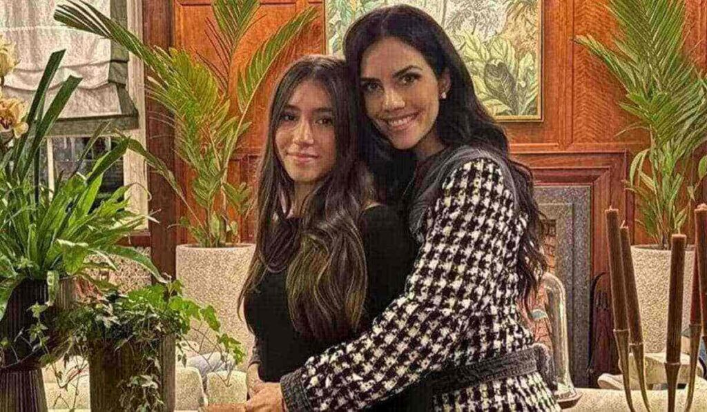 Daniela Albuquerque se emociona com filha Alice e encanta a web