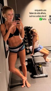 Deborah Secco na Academia: Atriz Manda Recado Ousado Para Críticos Após Desabafo