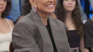 Deborah Secco choca ao revelar que mãe INCENTIVOU ensaio nu com 17 anos: ‘Ganhou R$ 1,3 milhão’