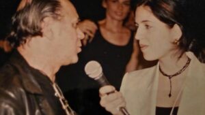 Dia do Jornalista: saiba quem é a apresentadora da foto tirada há 30 anos
