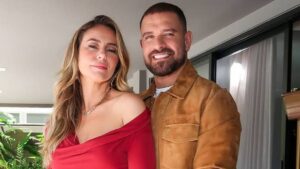 Diogo Nogueira presta homenagem emocionante para ex Paolla Oliveira