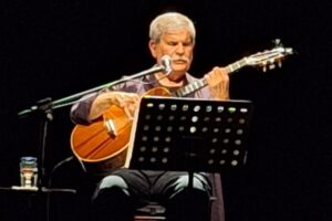 Dori Caymmi faz homenagem emocionante à irmã Nana em show no Rio