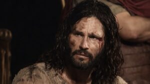 Dudu Azevedo se emociona após viver Jesus na Paixão de Cristo em PE