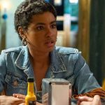 Eduarda explode de raiva em Coração Acelerado e confronta casal