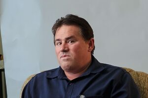 Documentário O Falso Profeta da Netflix expõe história chocante de seita nos EUA