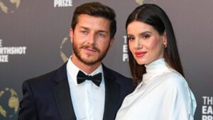 Filha de três meses de Camila Queiroz e Klebber Toledo surge no colo da mãe em foto inédita