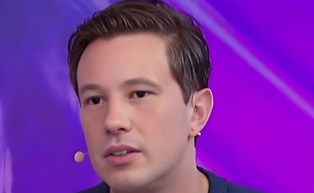 Gabriel Cartolano se emociona ao revelar lado desconhecido de Silvio Santos