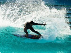 Gabriel Medina supera Ítalo Ferreira em duelo brasileiro na WSL e segue na disputa de Bells Beach